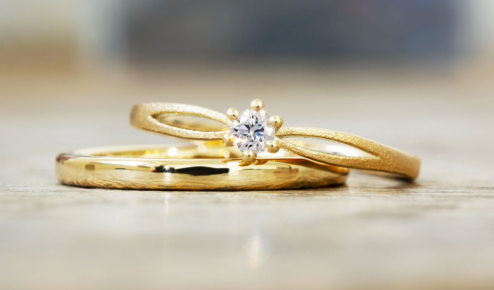GOLDAFFAIRS - Verlobungsring "Iva" aus FAIRTRADE Gelbgold mit Diamant