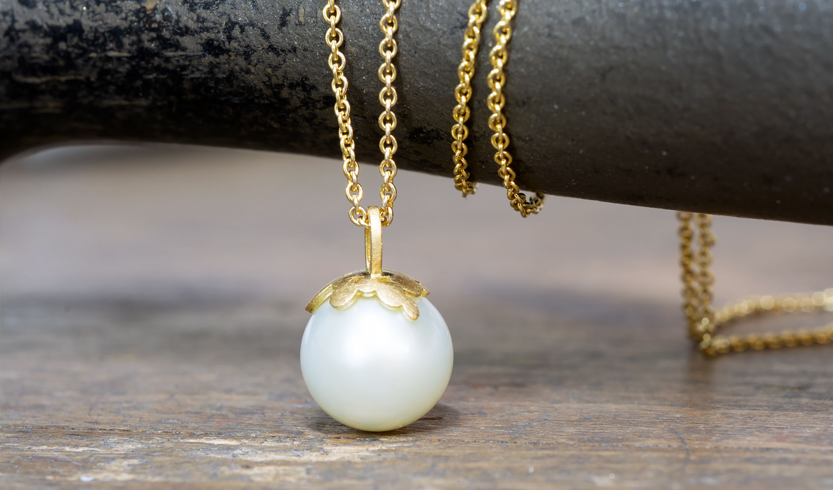 GOLDAFFAIRS - Anhänger "pearl" aus öko fairem Gold