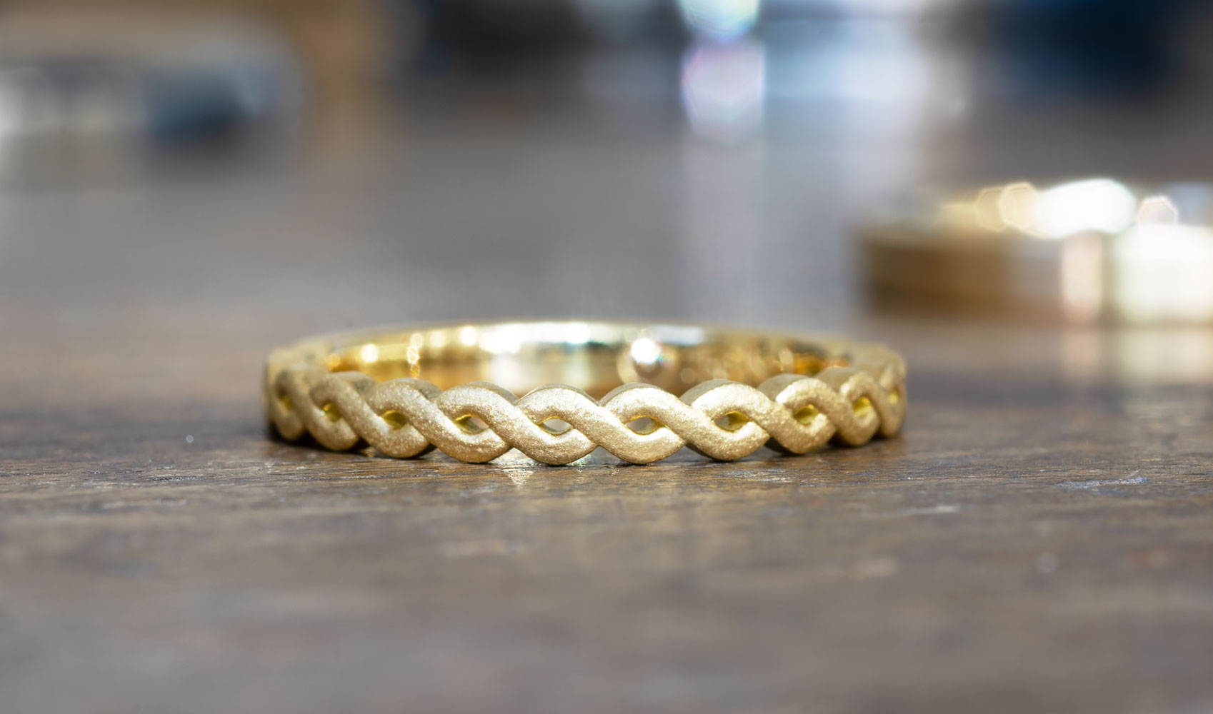 GOLDAFFAIRS - geflochtener Ring "jolie" aus FAIRTRADE Gold