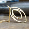GOLDAFFAIRS - Kettenanhänger "leaf" aus fairtrade Gold