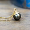 GOLDAFFAIRS - Anhänger "pearl" mit Tahiti Perle aus Fairtrade Gold